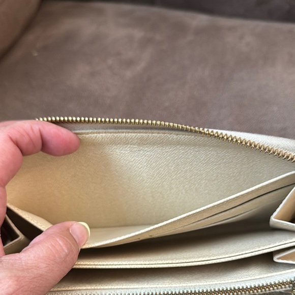 Louis Vuitton Damier Azur Wallet in Cream and Gray - Picture 11 of 14